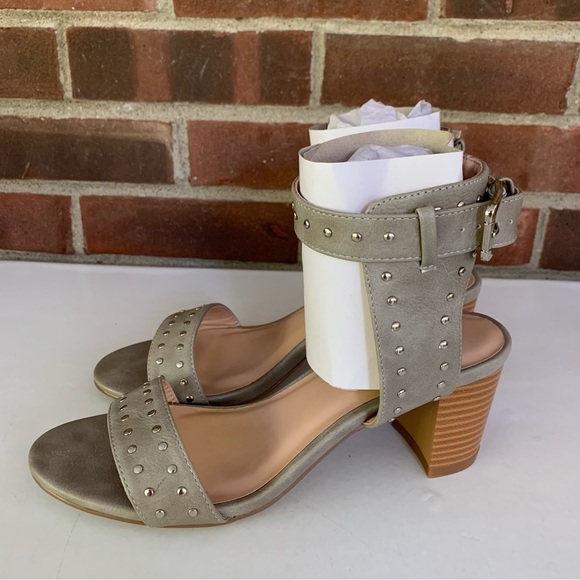 Journee Collection Womens Mabel Grey Ankle Strap Sandals US 7 M - Picture 4 of 8